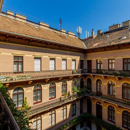 The Opulent Oasis By Newave Apartments Budapest Eksteriør billede